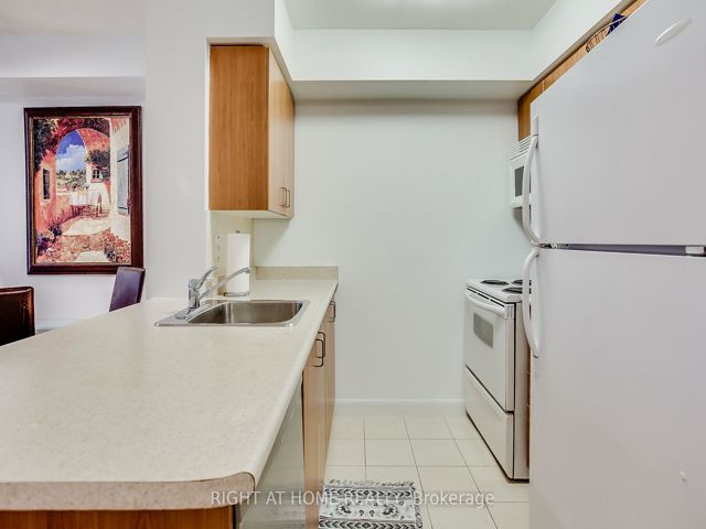 2210 - 4978 Yonge St