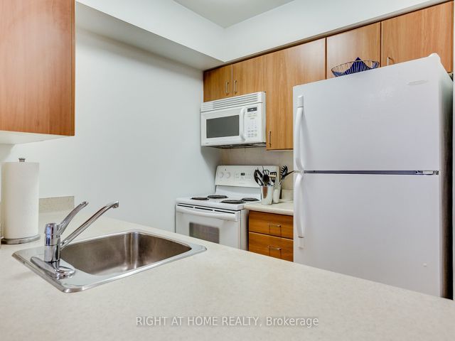 2210 - 4978 Yonge St