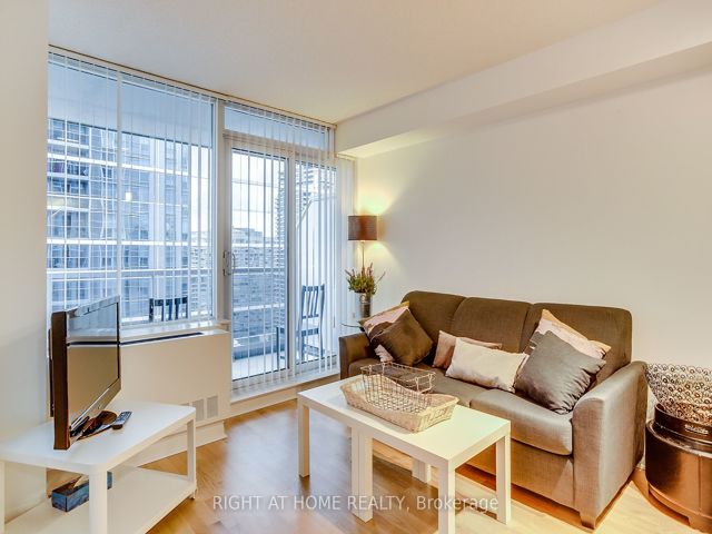 2210 - 4978 Yonge St
