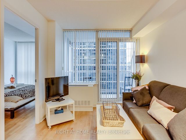 2210 - 4978 Yonge St