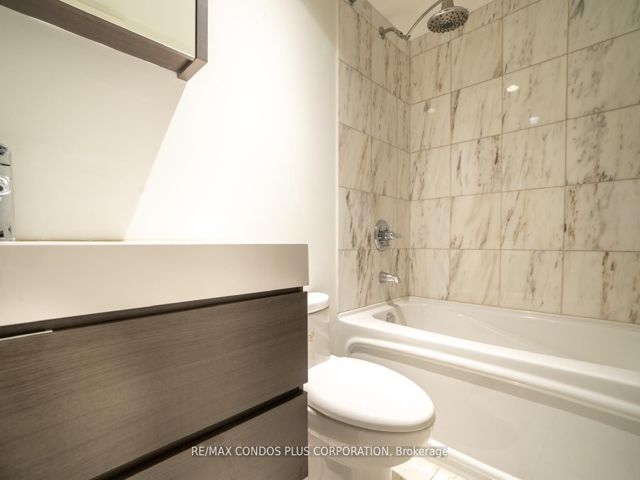 603 - 208 Queens Quay W