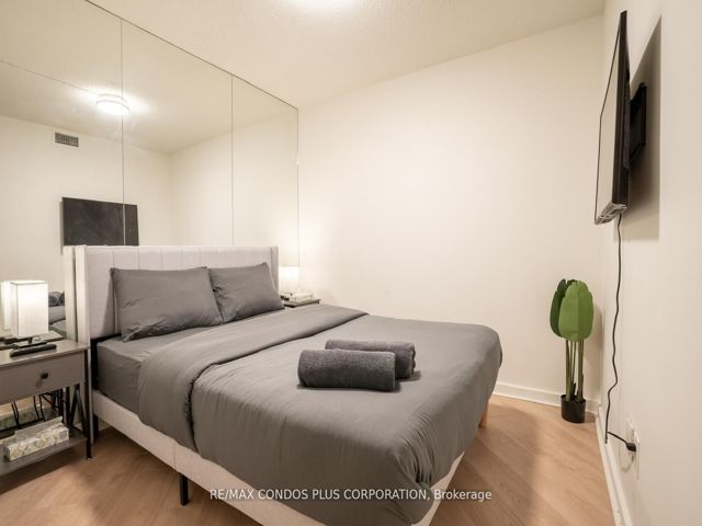 603 - 208 Queens Quay W