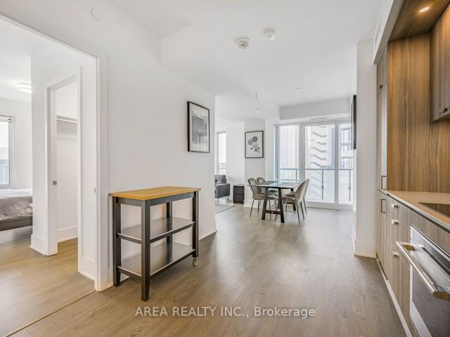 1406 - 470 Front St W