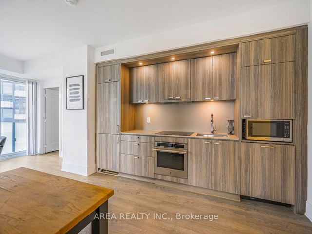 1406 - 470 Front St W