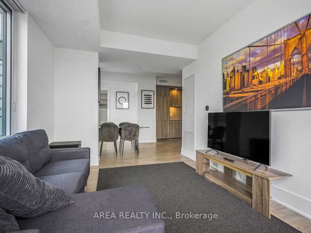 1406 - 470 Front St W