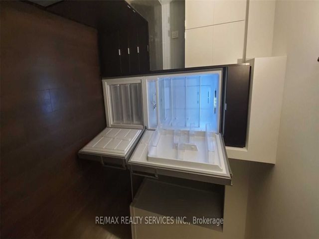 906 - 120 Varna Dr