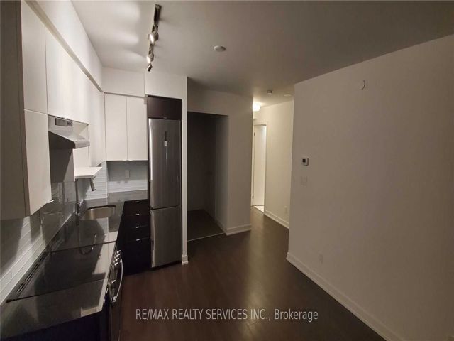 906 - 120 Varna Dr