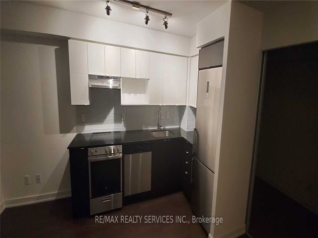 906 - 120 Varna Dr