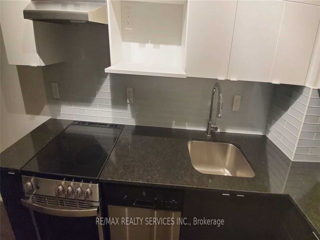 906 - 120 Varna Dr