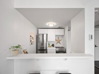 1202 - 25 Maitland St