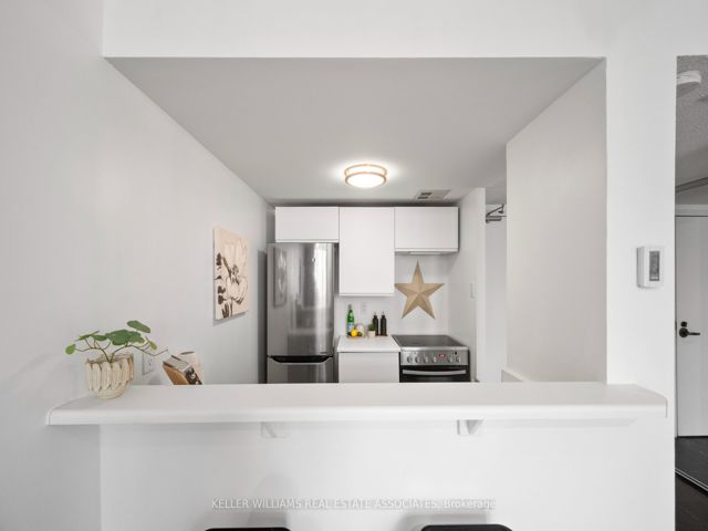 1202 - 25 Maitland St
