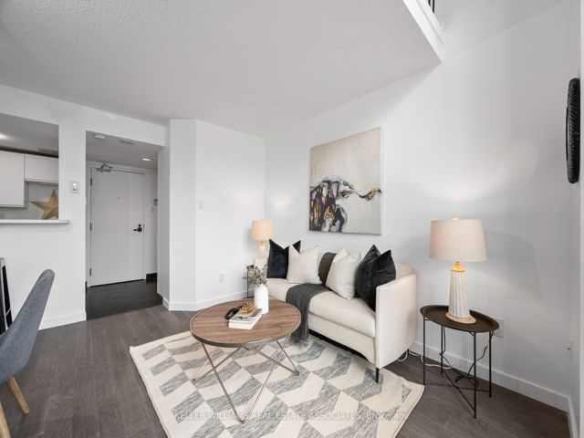 1202 - 25 Maitland St