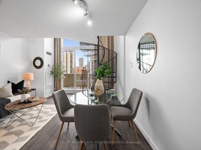 1202 - 25 Maitland St