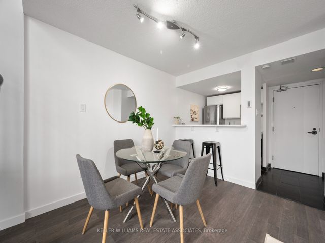 1202 - 25 Maitland St