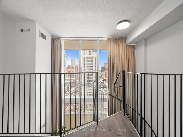 1202 - 25 Maitland St