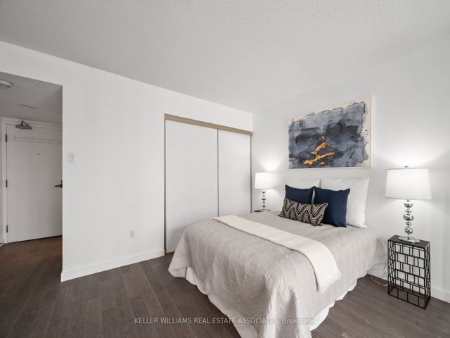 1202 - 25 Maitland St