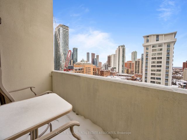 1202 - 25 Maitland St