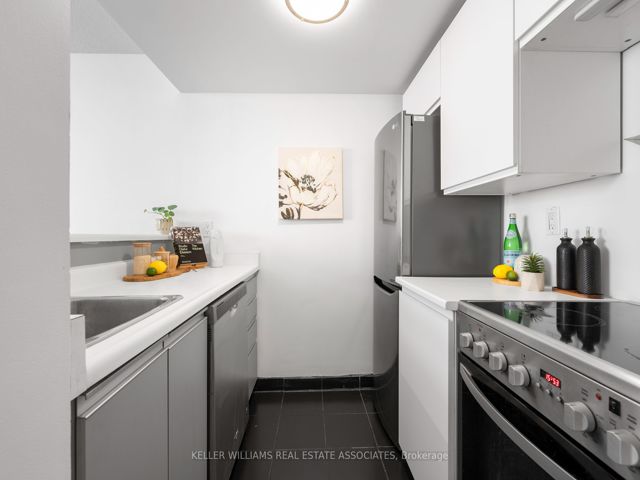 1202 - 25 Maitland St