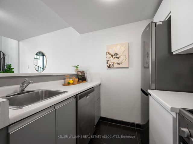 1202 - 25 Maitland St