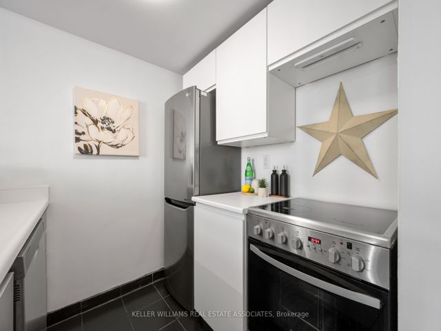 1202 - 25 Maitland St