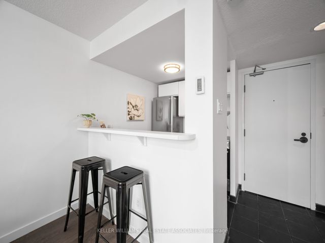 1202 - 25 Maitland St