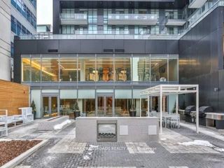 1003 - 30 Roehampton Ave