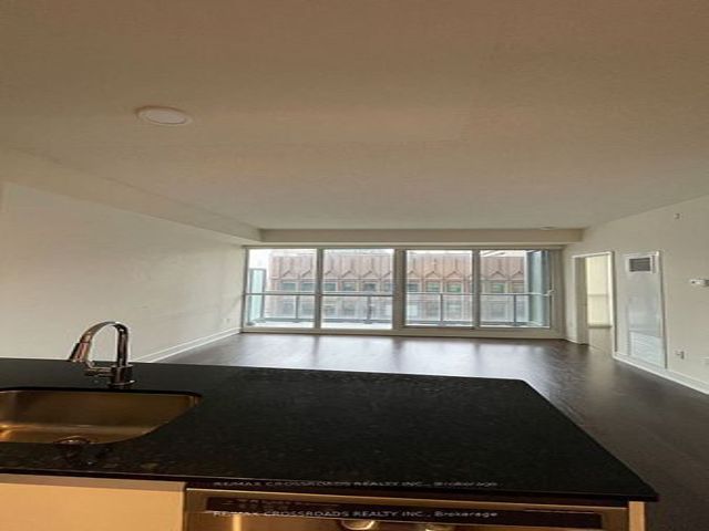 1003 - 30 Roehampton Ave