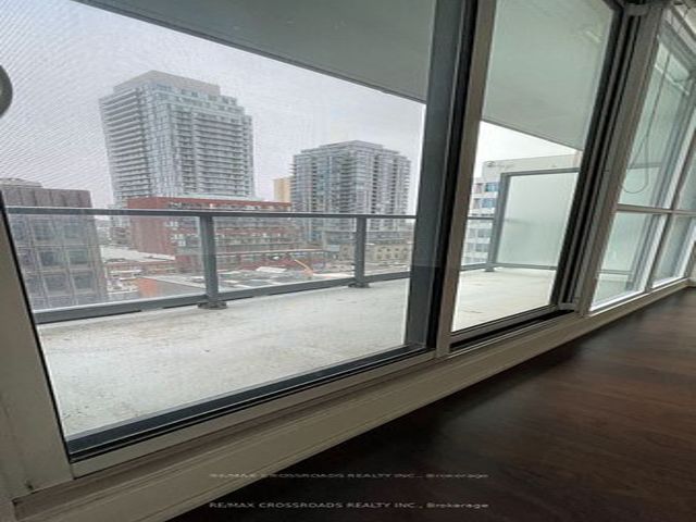 1003 - 30 Roehampton Ave