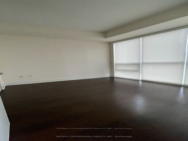 1003 - 30 Roehampton Ave