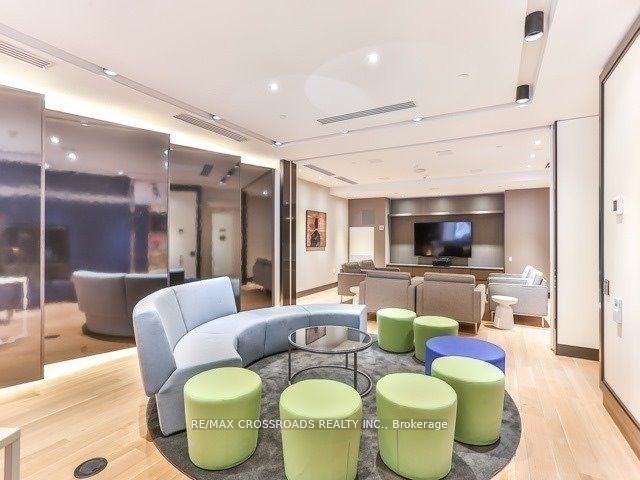 1003 - 30 Roehampton Ave