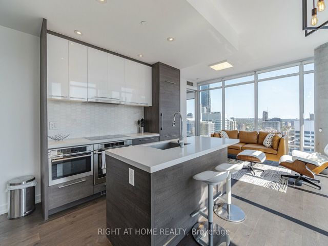 2507 - 488 University Ave