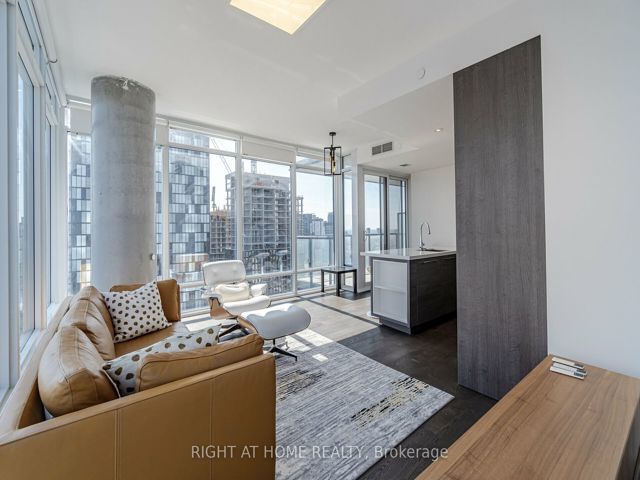 2507 - 488 University Ave