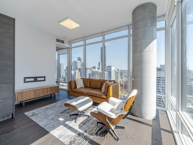 2507 - 488 University Ave