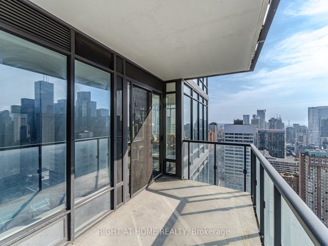 2507 - 488 University Ave