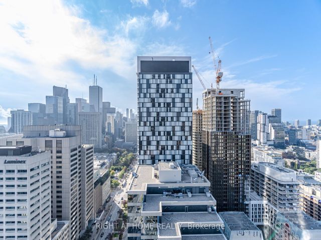 2507 - 488 University Ave