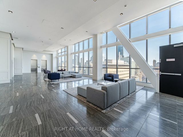 2507 - 488 University Ave