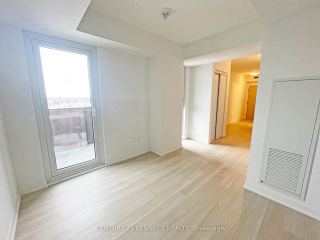 913 - 500 Wilson Ave