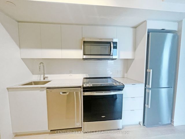 913 - 500 Wilson Ave