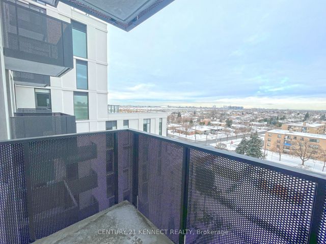 913 - 500 Wilson Ave
