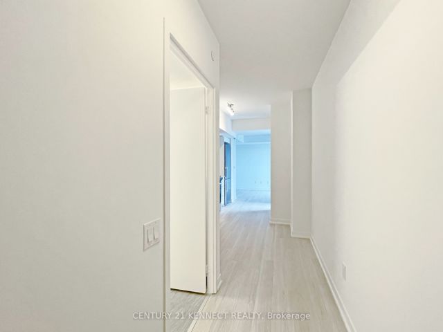 913 - 500 Wilson Ave