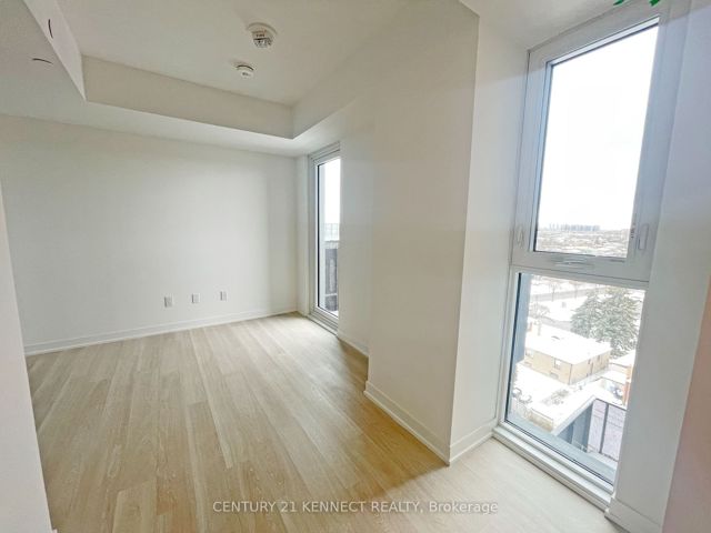 913 - 500 Wilson Ave