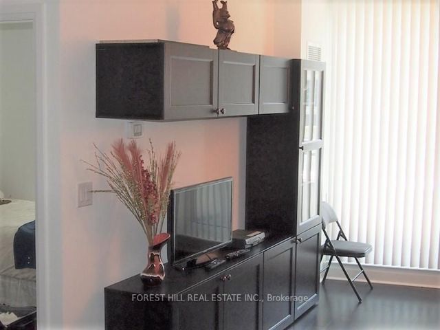 305 - 17 Kenaston Gdns