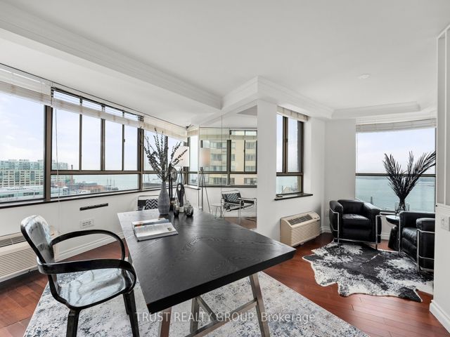 1201/02 - 270 Queens Quay W