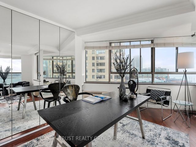 1201/02 - 270 Queens Quay W