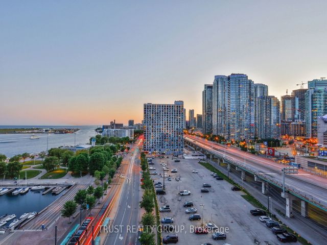 1201/02 - 270 Queens Quay W