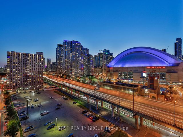 1201/02 - 270 Queens Quay W