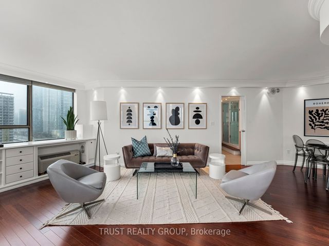 1201/02 - 270 Queens Quay W