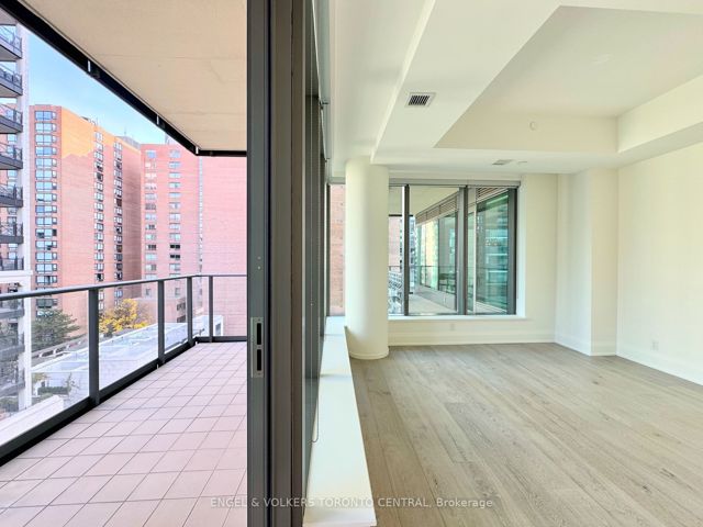 802 - 77 Charles St W