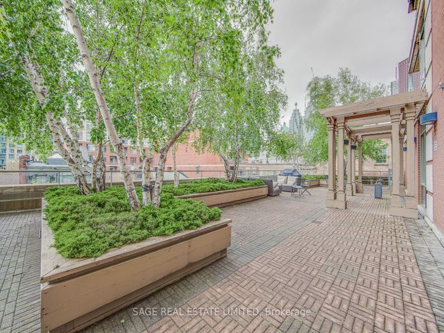 514 - 168 King St E
