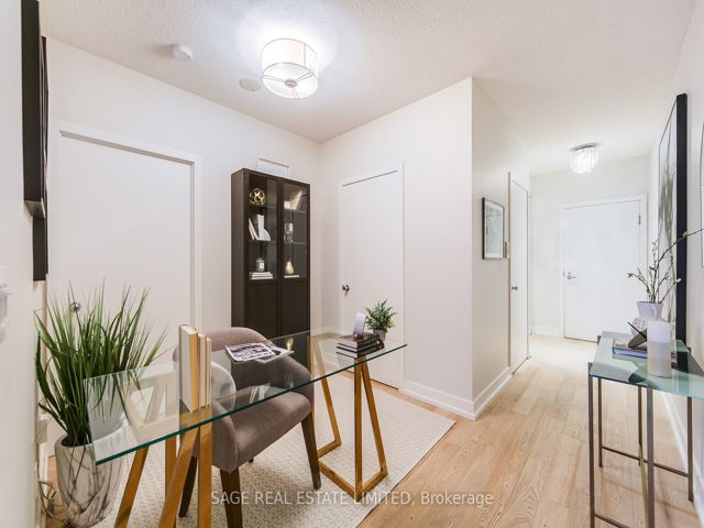 514 - 168 King St E